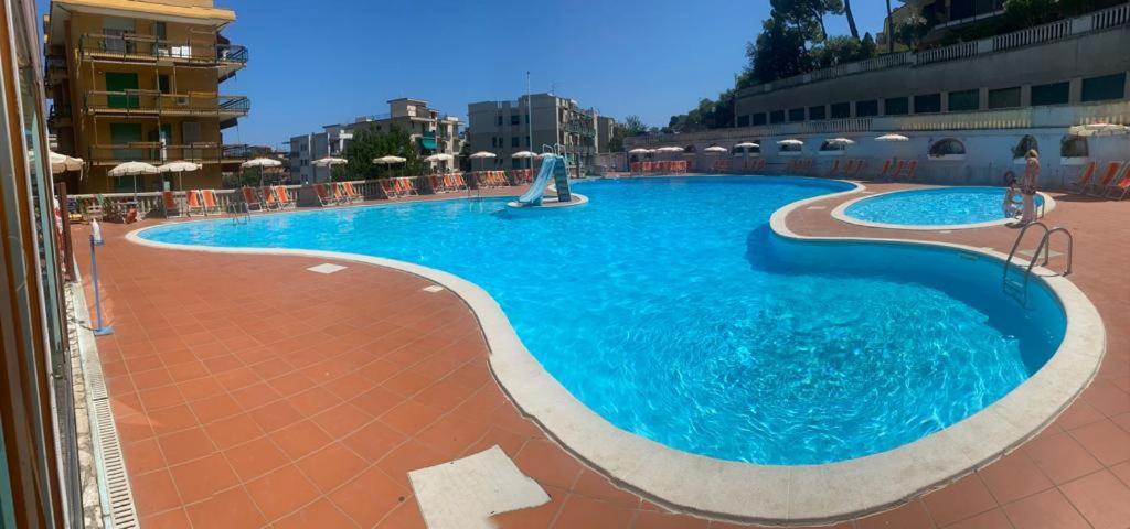 Hotel Paco Pietra Ligure Exterior foto