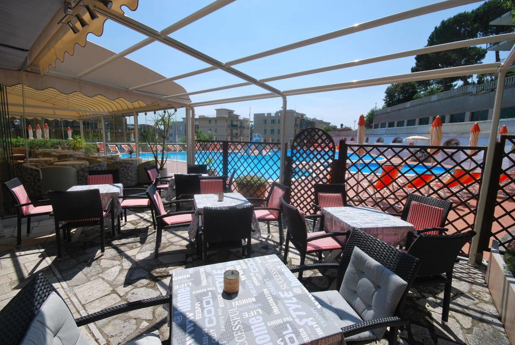 Hotel Paco Pietra Ligure Exterior foto